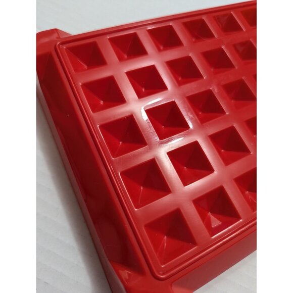 Tupperware Red 1292-1 Hot Dog Bacon Deli Meat Keeper Marinade With Lid - Picture 8 of 9